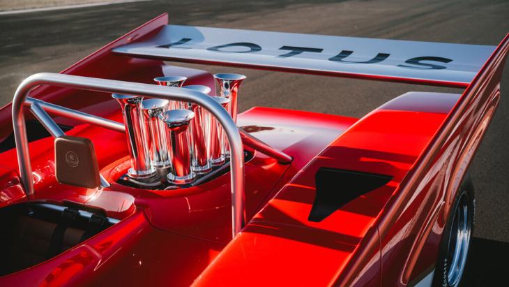 lotus diseñó un coche de carreras en 1970 que nunca fabricó. más de 50 años después ha usado sus planos para llevarlo a producción