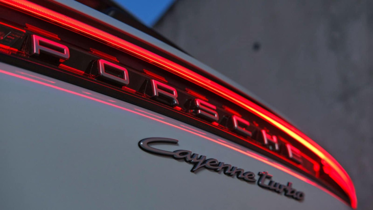 ¡oficial! porsche cayenne turbo e-hybrid: 739 cv y autonomía eléctrica mejorada