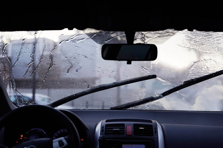 que no te pille otra dana: aprende a conducir con lluvia y evita accidentes