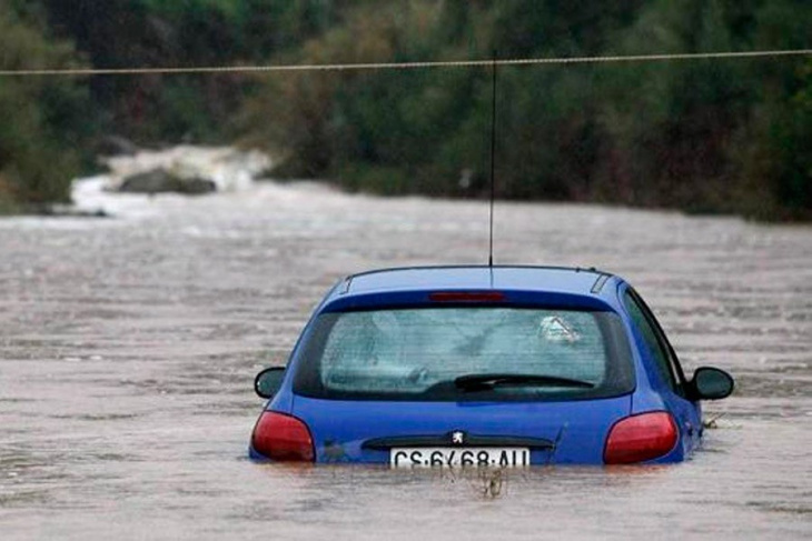 cómo recuperar un coche inundado
