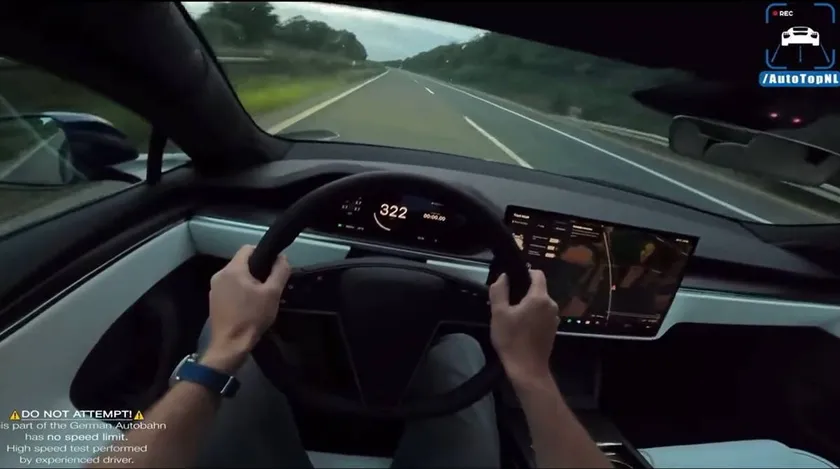 Así es la brutal aceleración del Tesla Model S Plaid en una Autobahn hasta los 322 km/h (vídeo)