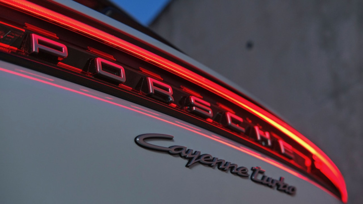 porsche cayenne turbo e-hybrid: así es el suv más potente de la marca