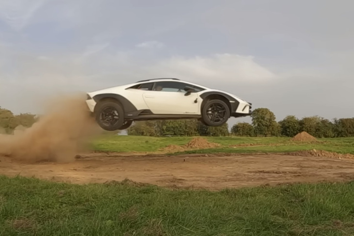 Vídeo: así puede saltar el Lamborghini Huracán Sterrato