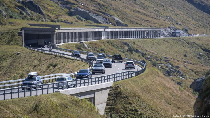 grieta causa el cierre del segundo túnel más largo de europa