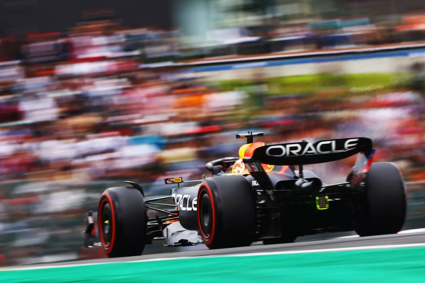 Max Verstappen reclama el mejor tiempo en la FP3 por delante de los McLaren