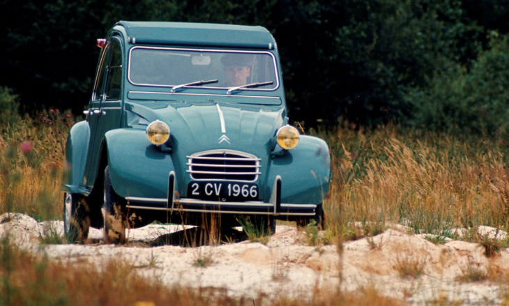 la historia del citroën 2cv: el coche del pueblo francés