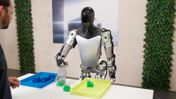 los avances del robot optimus de tesla son asombros y se muestra en un nuevo vídeo