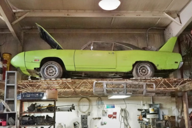 Encuentran en un taller un raro y cotizado Plymouth Superbird Hemi de 1970