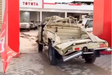 Este vídeo muestra por qué el Toyota Land Cruiser es indestructible