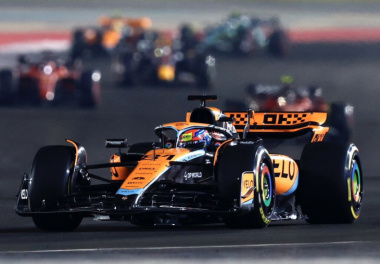 Max Verstappen no afloja y celebra el título doblegango a los McLaren en una caótica carrera en Catar