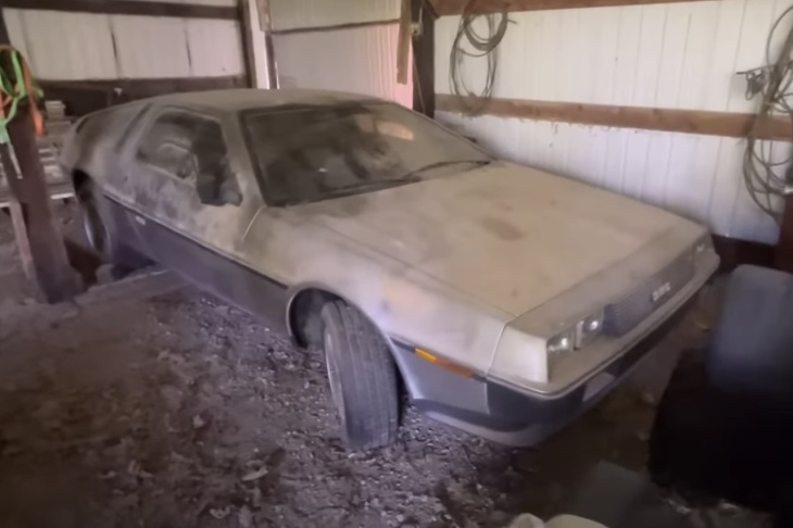 Encuentran un DeLorean abandonado con apenas 1.500 km