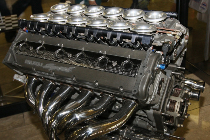 La ocasión en la que Isuzu construyó un motor V12 de F1 para Lotus