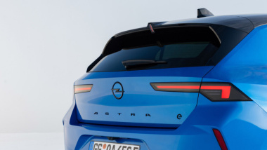 El rival más directo del Peugeot e-308 está en casa: el Opel Astra eléctrico ya tiene precio, y es más barato