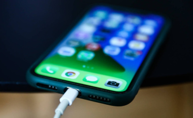 Apple recomienda no cargar los iPhone en los coches de estas dos marcas