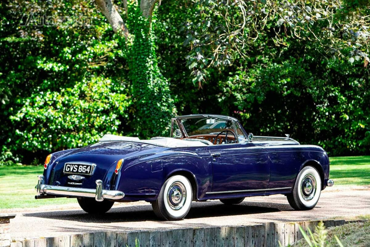 un raro bentley continental s1 drophead coupé de 1958, que fue del cantante de jamiroquai, a la venta