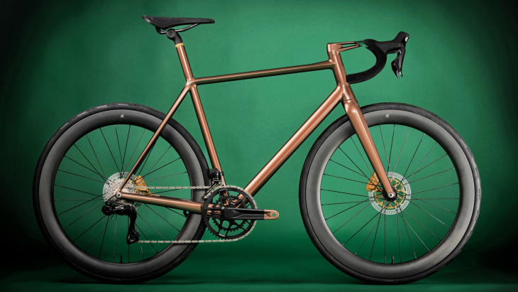 aston martin crea la bicicleta más exclusiva y avanzada del mundo