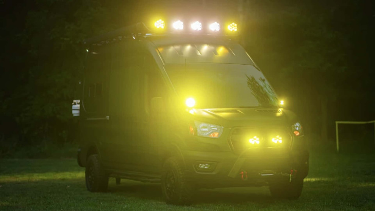 esta ford transit camper es perfecta para los amantes de la aventura
