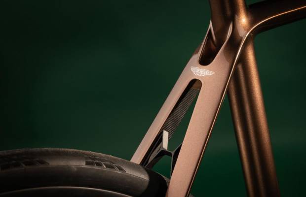 aston martin crea una bicicleta con tecnología de la fórmula 1