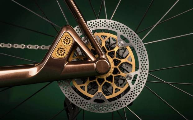 aston martin crea una bicicleta con tecnología de la fórmula 1