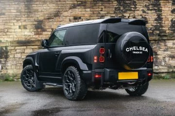 El 4x4 más oscuro y exclusivo es un Land Rover Defender preparado, más para la ciudad y el esmoquin, que para la trialera
