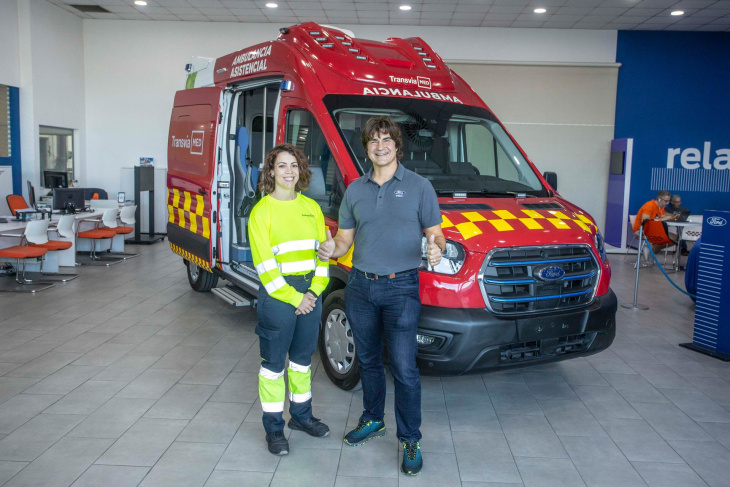 un ford e-transit se convierte en ambulancia y presta servicio en valencia