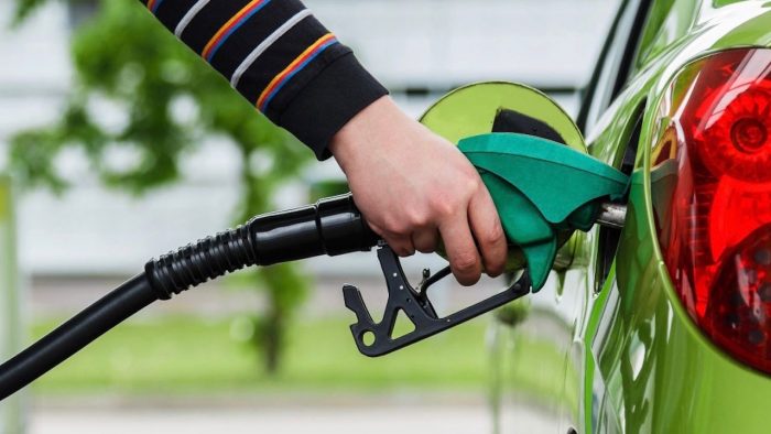 ¿por qué la diferencia en el precio de la gasolina en una low cost y en una convencional?