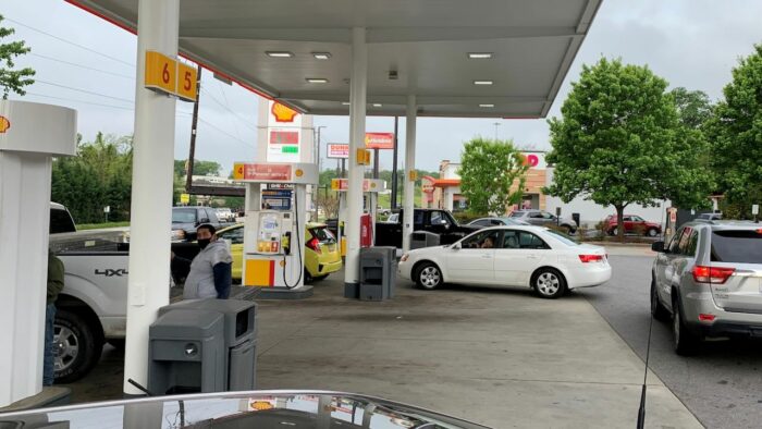 ¿por qué la diferencia en el precio de la gasolina en una low cost y en una convencional?