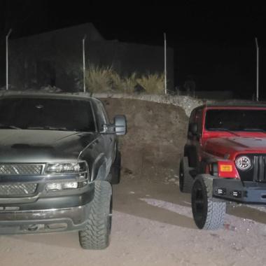 Aseguran material bélico y Jeep robada en USA en cateo de un departamento en Santa Ana, Sonora