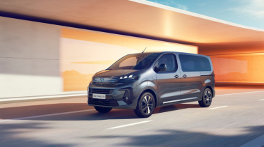 Más eficiente, con más autonomía y con más confort para los usuarios: así es el nuevo Peugeot e-Traveller