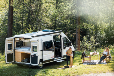 Dos furgonetas Peugeot para disfrutar de la acampada gracias a Sunlight