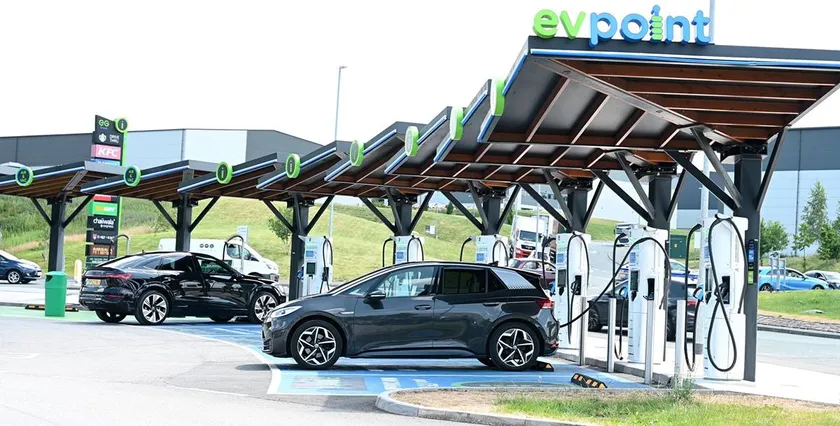La red de gasolineras EG Group expandirá su red de puntos de recarga usando Supercargadores de Tesla