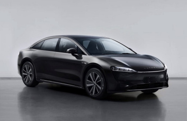Huawei ya tiene su propio auto eléctrico para competir contra el Tesla Model S: tiene carga súper rápida y una autonomía de hasta 800 km