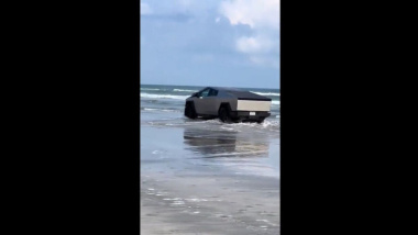 Cazan el Tesla Cybertruck por la playa del Golfo de México