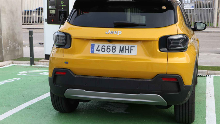 jeep avenger: el coche eléctrico que gusta por su diseño 4x4 y por su bajo consumo