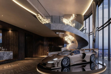 Ideas de decoración que no te puedes permitir: así queda el salón del rico que metió con una grúa su McLaren Senna GTR en un piso 57