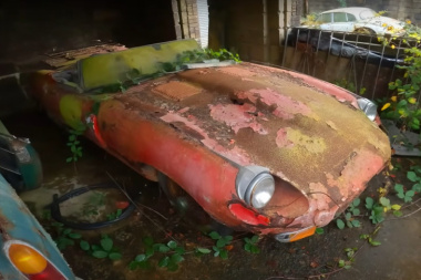Descubren un Jaguar E-Type Serie 2 abandonado en un granero desde los años 70