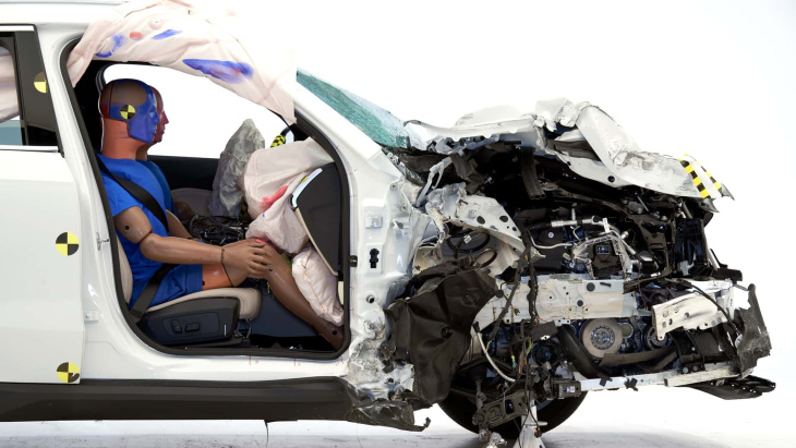 nuevo bmw x1 2024: ¿cómo responde el suv ante un crash test brutal?