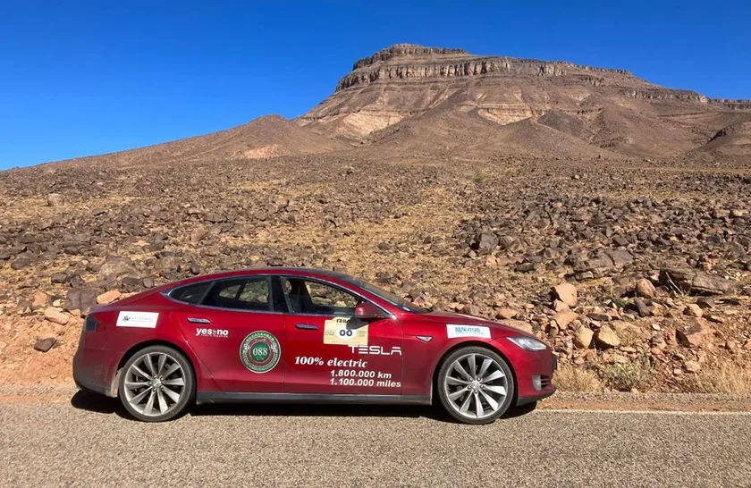 El Tesla Model S que ha llegado a los 1,9 millones de kilómetros, con 13 sustituciones del motor
