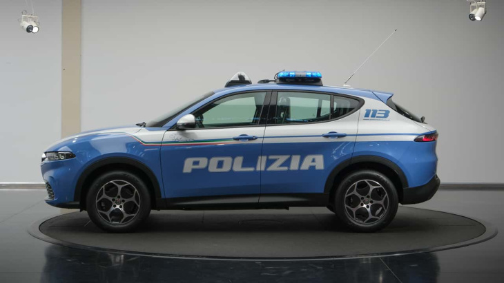 el alfa romeo tonale se convierte en coche de policía