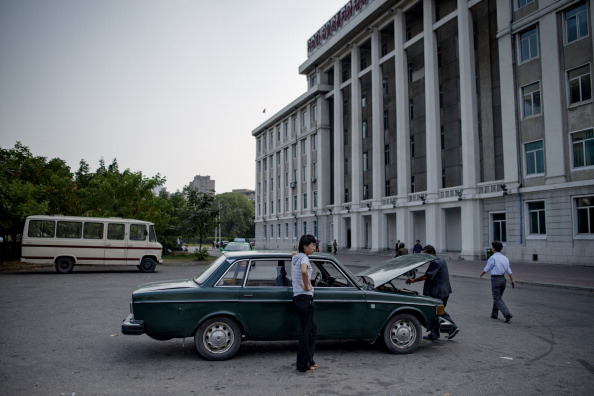 la perpetua deuda de corea del norte con los 1.000 coches volvo