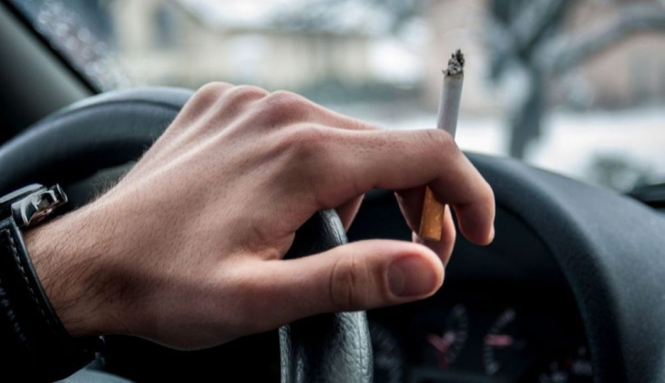 prohibido fumar en los coches: así es el plan antitabaco que prepara el nuevo ministerio de sanidad