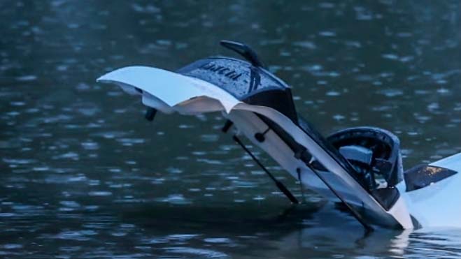 el nuevo lancia ypsilon se filtra de la forma más surrealista, siendo rescatado de un río