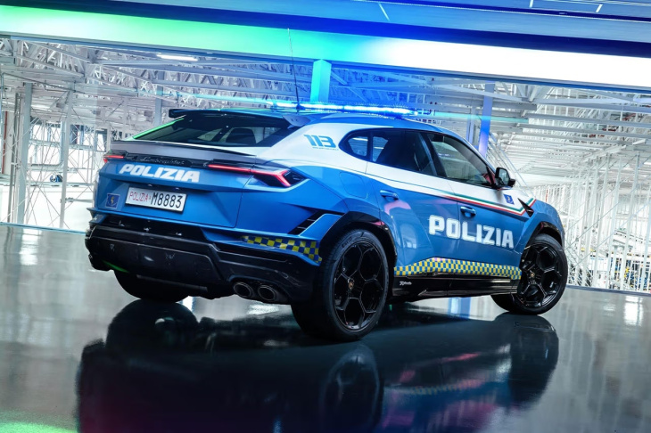el nuevo lamborghini de la policía italiana es el coche perfecto para combatir el crimen a toda velocidad