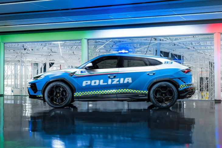 el nuevo lamborghini de la policía italiana es el coche perfecto para combatir el crimen a toda velocidad