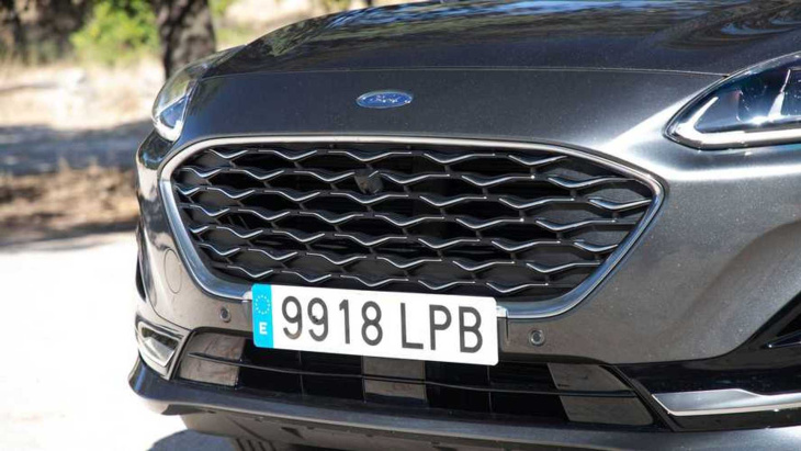 nuevo ford kuga 2024: ¡9.035 € de descuento contra el peugeot 3008!
