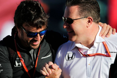 McLaren pone de ejemplo a Alonso