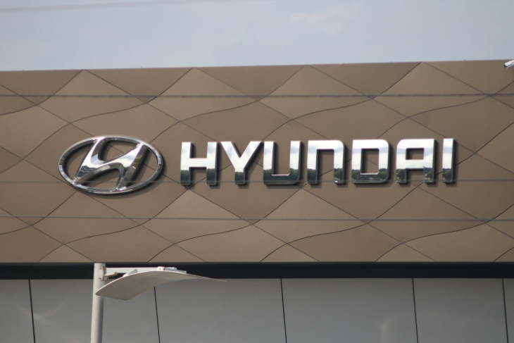 hyundai vende su fábrica en rusia por 100 euros