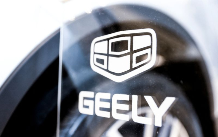 fabricante chino de automóviles geely eleva objetivo de ventas para 2024 a 1,9 millones de unidades