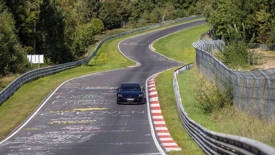 el nuevo porsche taycan destroza el récord de nürburgring del tesla model s plaid