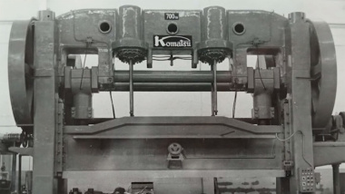 En 1934 Toyota estrenó una enorme máquina para hacer coches. Hoy la va a mover medio mundo para reírse de la obsolescencia programada